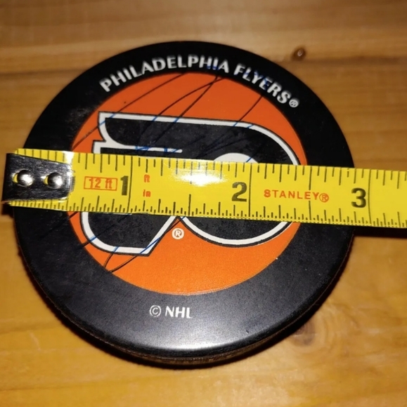 Simon Gagne #12 NHL Philadelphia Flyers Hockey Autographed Official Puck VTG 99 - Picture 8 of 8